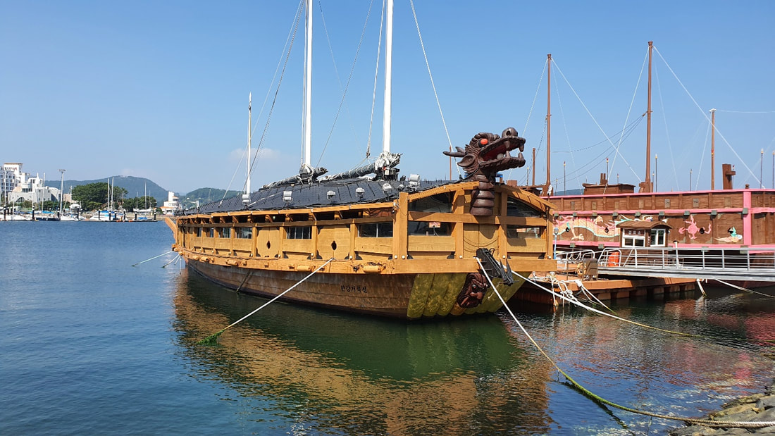 Réplique d'un bateau tortue à Tonggyeong