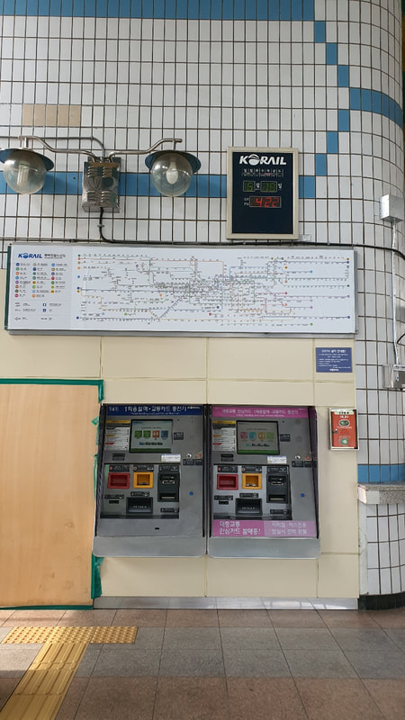 Distributeurs de tickets et carte du métro